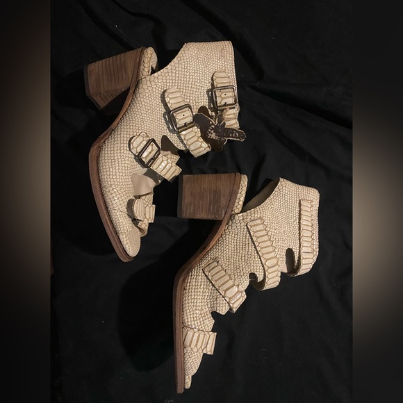 Freebird heeled sandals (white) - Picture 1 of 2